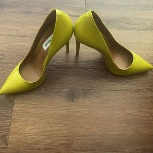 Steve Madden shoes. Fits true to size. Size 9.